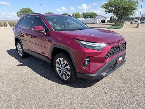 Used 2022 Toyota RAV4 XLE Premium AWD/4WD image 4