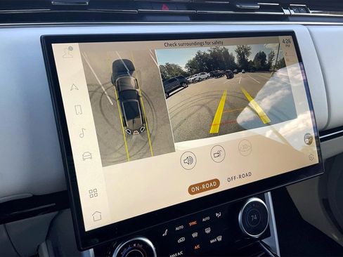 Used 2023 Land Rover Range Rover SE image 13