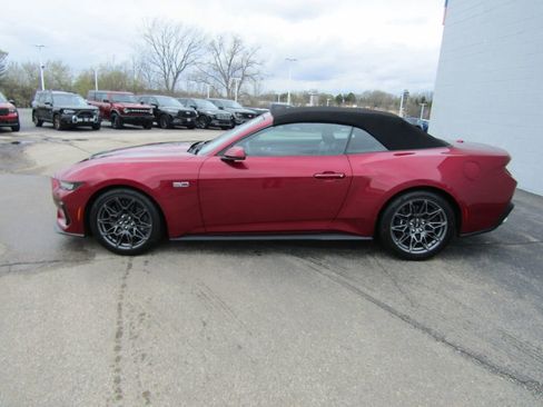 Used 2025 Ford Mustang GT Premium w/ GT Performance Package RWD image 4