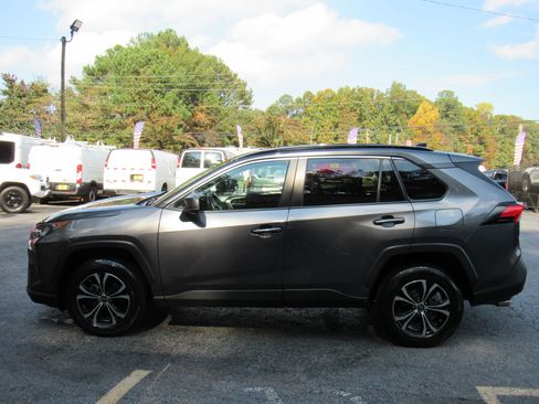 Used 2021 Toyota RAV4 LE image 3