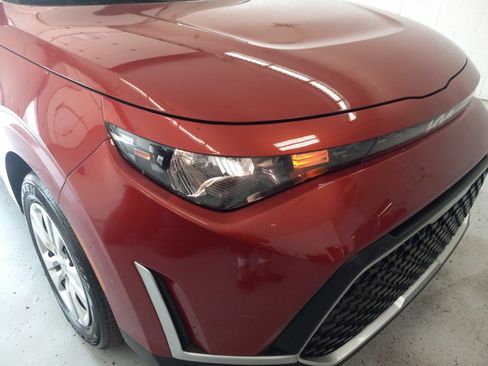 Certified 2023 Kia Soul LX FWD image 5