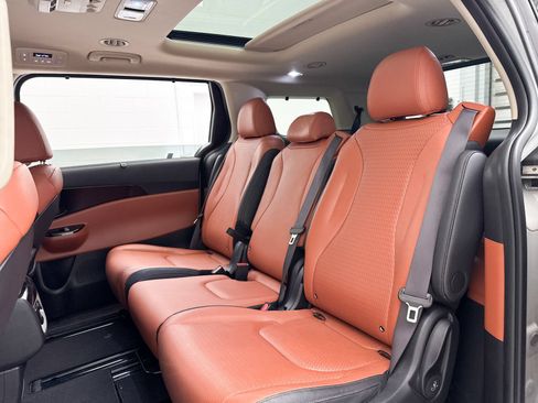Certified 2024 Kia Carnival SX Prestige FWD image 33