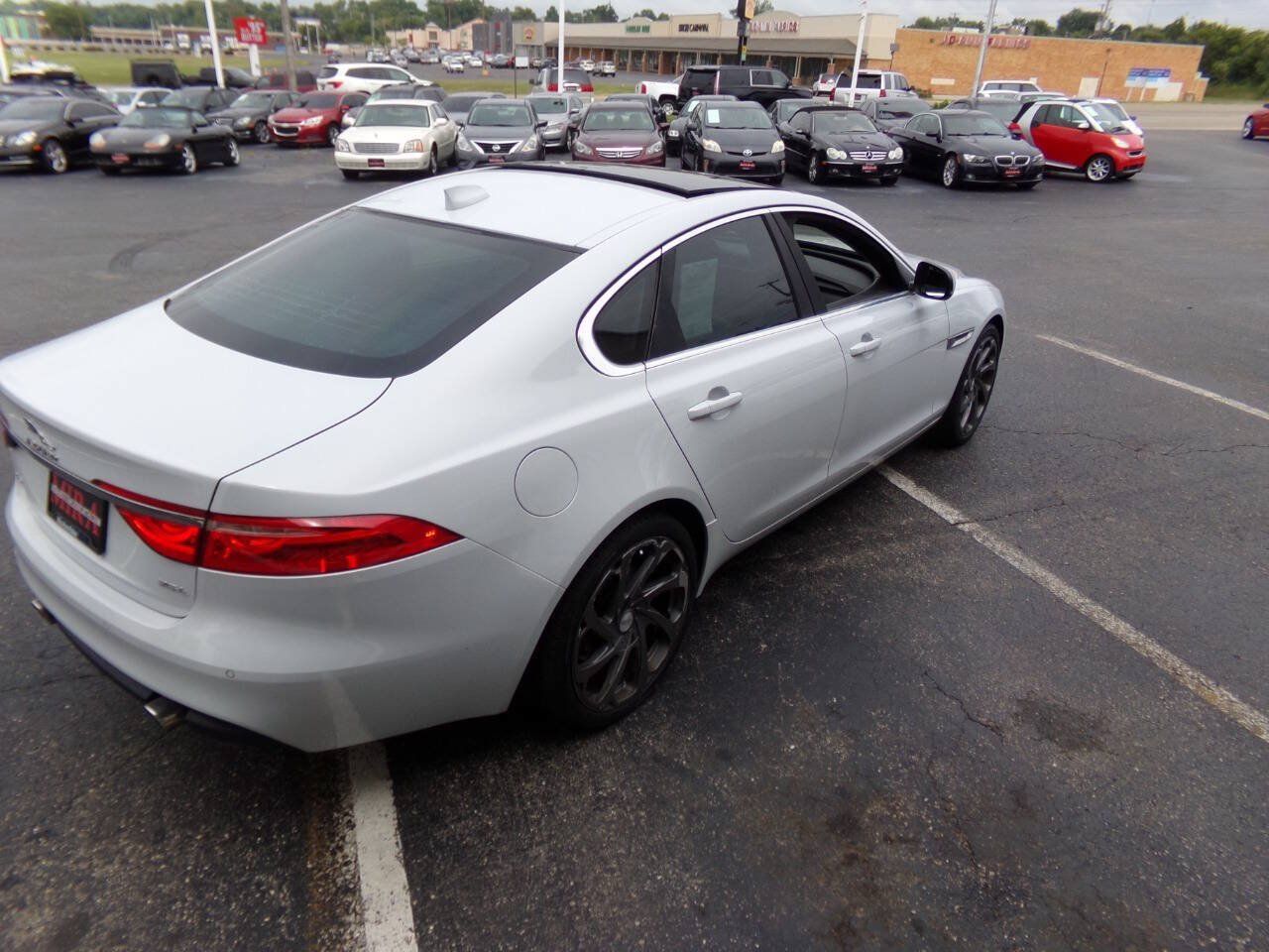 Used 2016 Jaguar XF Premium RWD image 50
