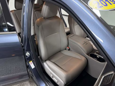 Used 2019 Toyota Highlander XLE image 37