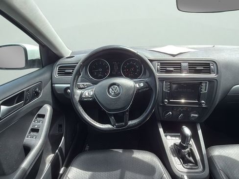 Used 2017 Volkswagen Jetta SE image 17