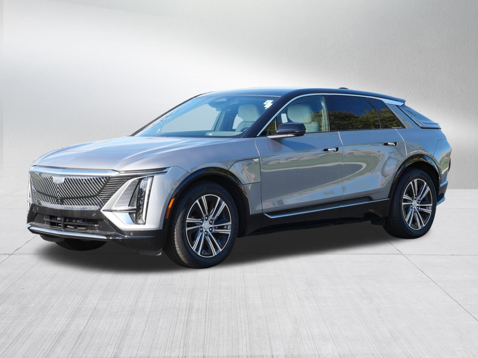 Used 2026 Cadillac Lyriq Luxury w/ LPO, Floor Liner Package AWD/4WD image 2