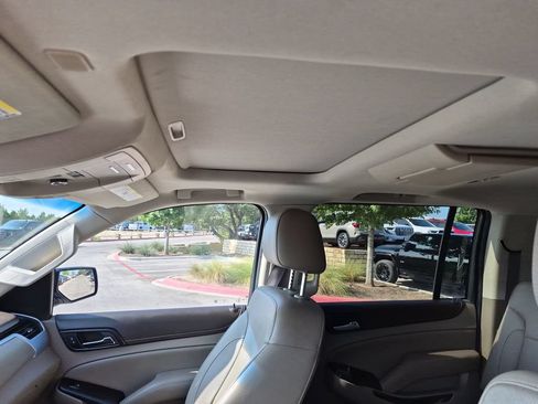 Used 2019 GMC Yukon XL SLT w/ Open Road Package RWD image 32