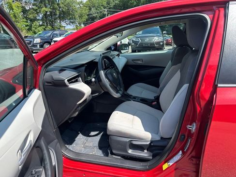 Used 2021 Toyota Corolla LE image 9