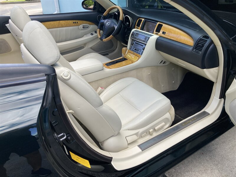 Used 2002 Lexus SC 430 Convertible RWD image 17
