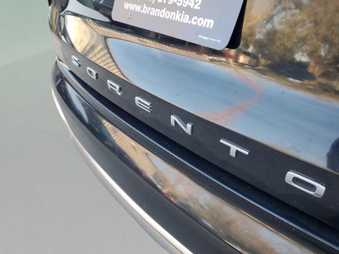 Certified 2021 Kia Sorento S image 7