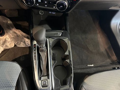 Used 2025 Chevrolet Trax LT w/ LT Convenience Package image 40