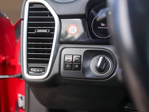 Used 2021 Porsche Cayenne AWD/4WD image 15