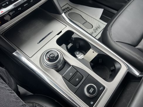 Used 2022 Ford Explorer XLT w/ Equipment Group 202A image 24