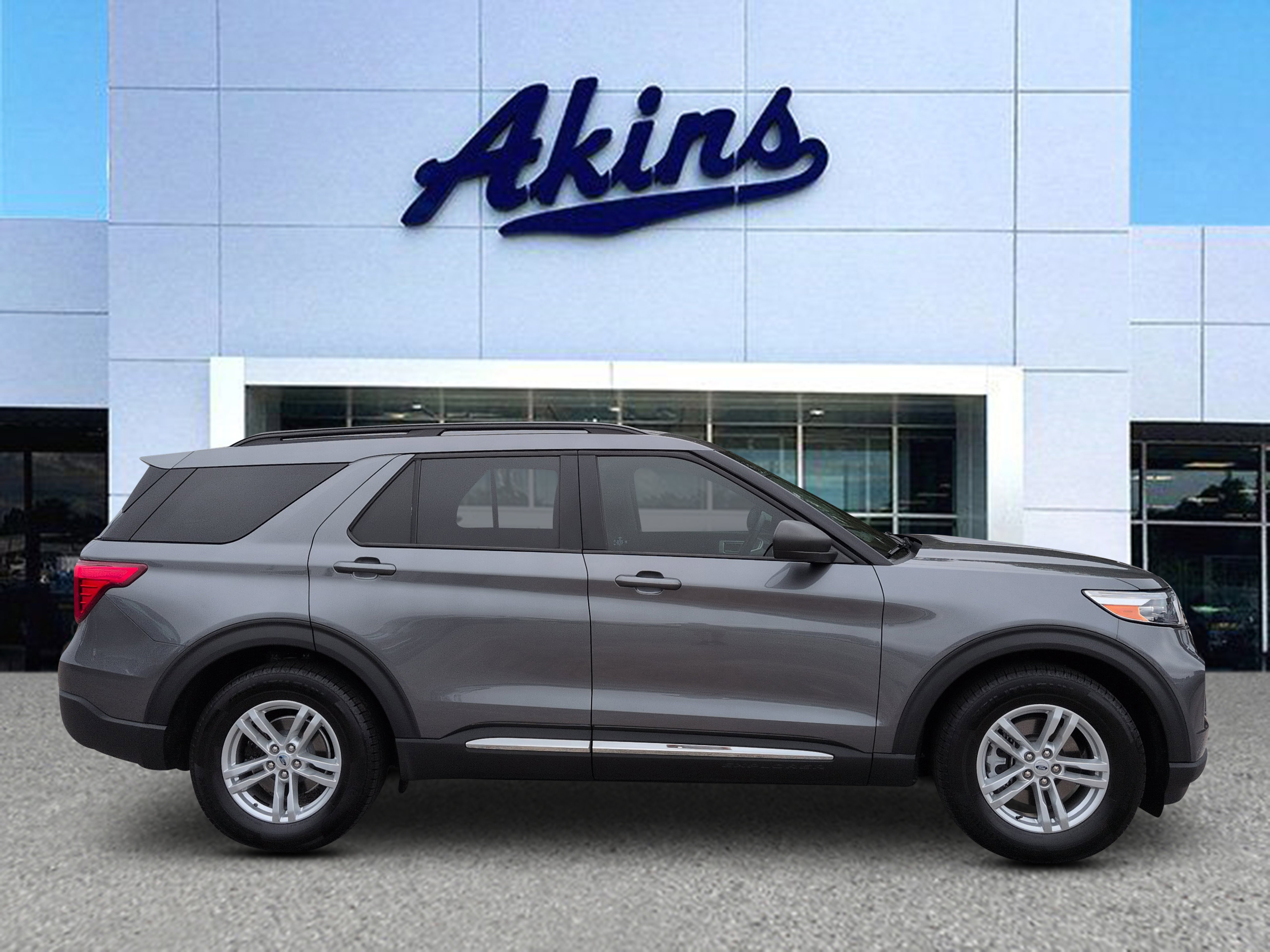 Used 2022 Ford Explorer XLT w/ Equipment Group 202A RWD image 1