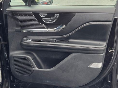 Used 2022 Lincoln Corsair AWD w/ Equipment Group 101A image 4