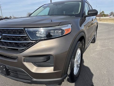 Used 2021 Ford Explorer XLT image 9