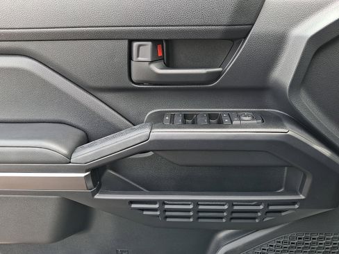 Used 2025 Toyota 4Runner SR5 image 12