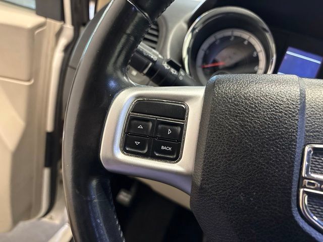 Used 2011 Dodge Grand Caravan Crew FWD image 16
