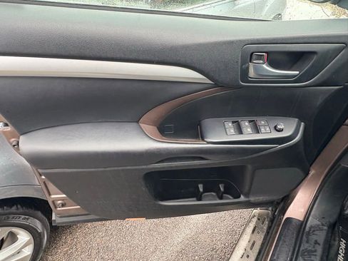 Used 2018 Toyota Highlander XLE image 14