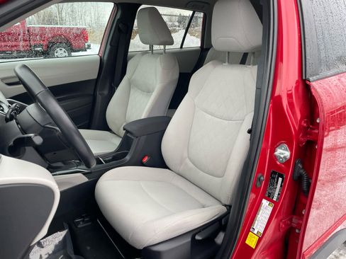 Used 2022 Toyota Corolla Cross LE image 13