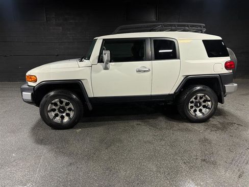 Used 2011 Toyota FJ Cruiser image 2