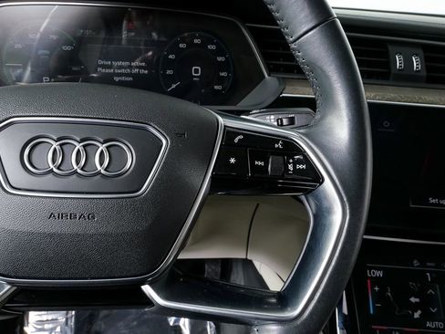 Used 2021 Audi e-tron Prestige w/ Prestige Package image 11