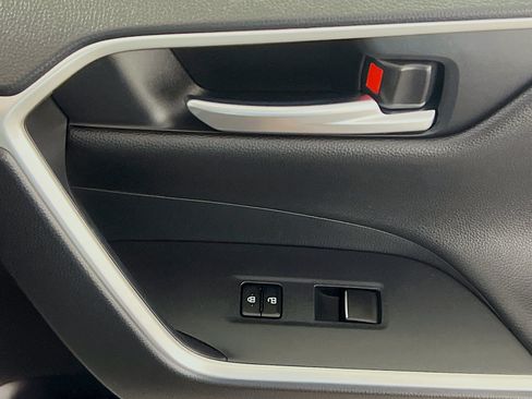 Used 2019 Toyota RAV4 Limited w/ Cold Weather Package FWD image 31
