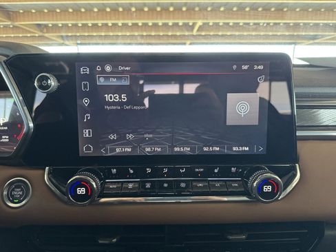 Used 2025 GMC Canyon AT4 w/ Nightfall Edition image 12