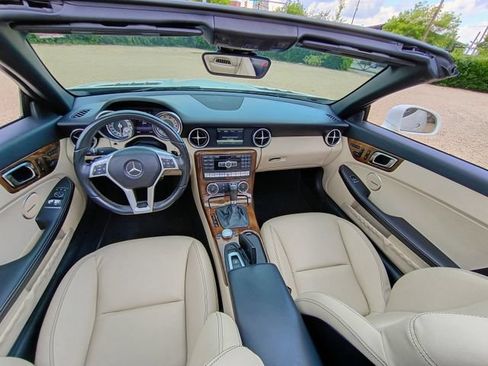 Used 2015 Mercedes-Benz SLK 250 image 22