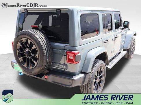 Used 2024 Jeep Wrangler Unlimited Sahara w/ Technology Group AWD/4WD image 5