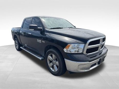 Used 2018 RAM 1500 Classic SLT w/ Luxury Group AWD/4WD image 3