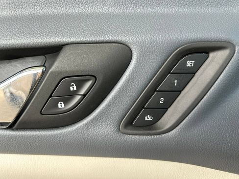 Used 2022 GMC Acadia Denali w/ Denali Ultimate Package FWD image 28