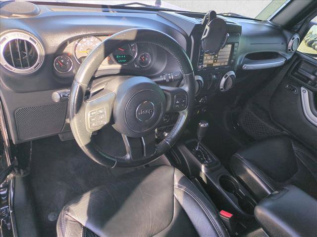 Used 2018 Jeep Wrangler Sahara w/ Connectivity Group AWD/4WD image 10