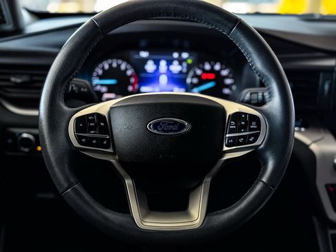 Used 2023 Ford Explorer XLT image 41