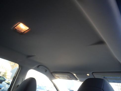 Used 2018 Nissan Rogue SV w/ Premium Package image 28