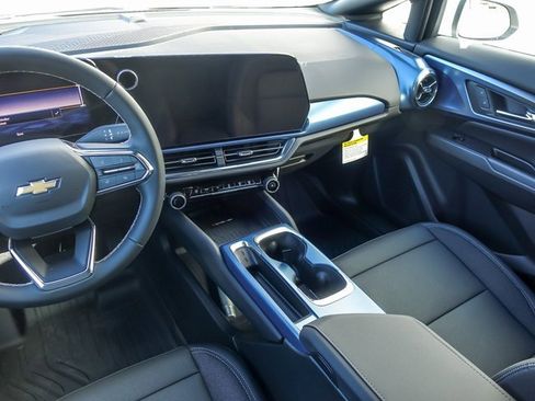 New 2026 Chevrolet Equinox EV LT image 18