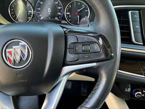 Used 2023 Buick Enclave Avenir image 21