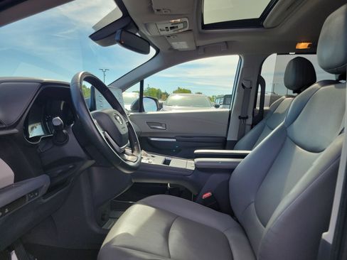Used 2022 Toyota Sienna XLE image 15