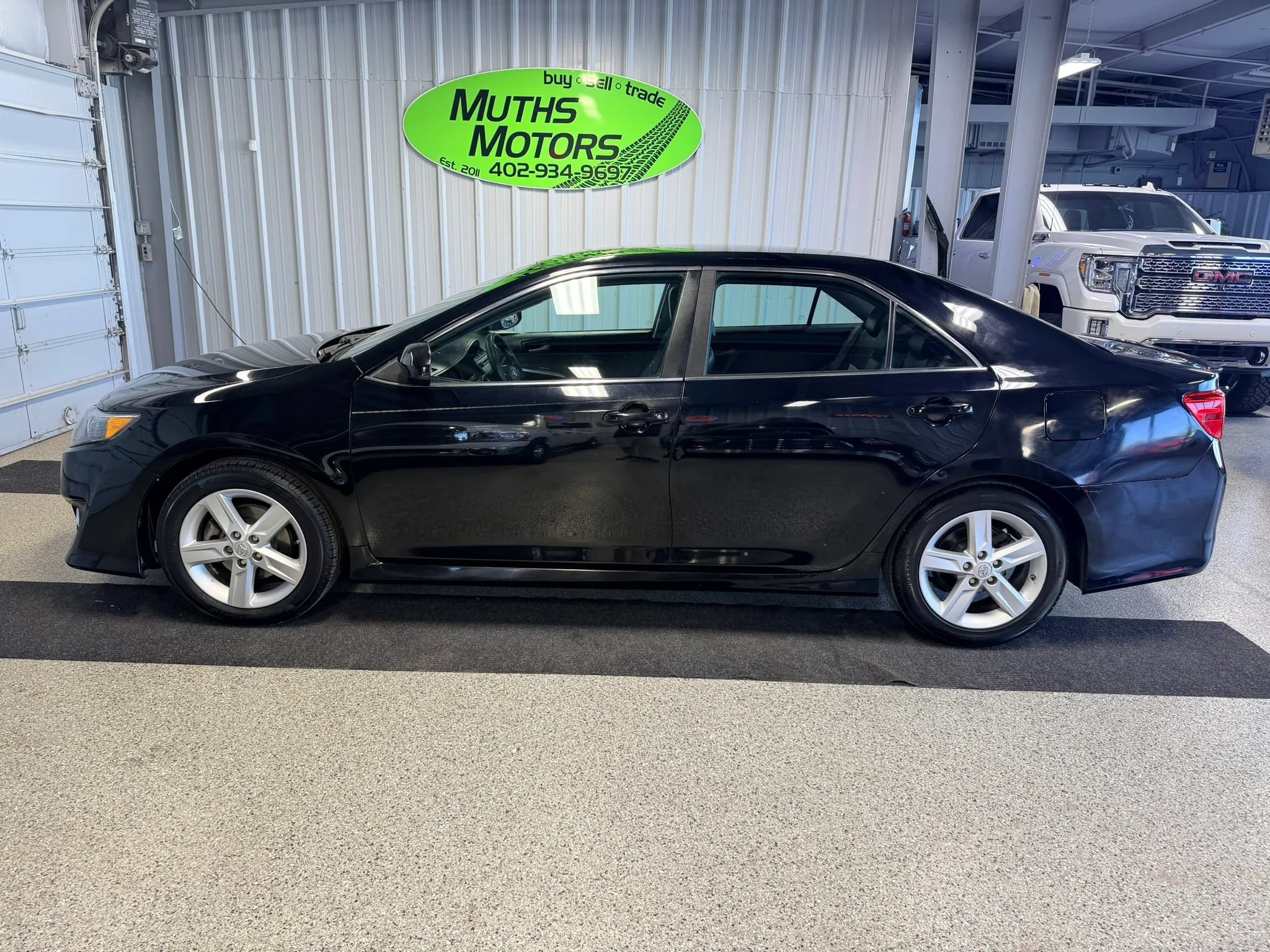 Used 2014 Toyota Camry SE FWD image 7