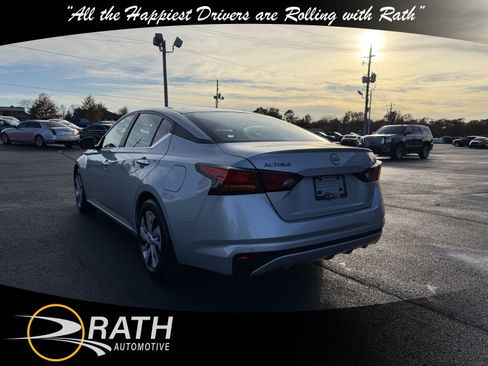 Used 2024 Nissan Altima 2.5 S image 7