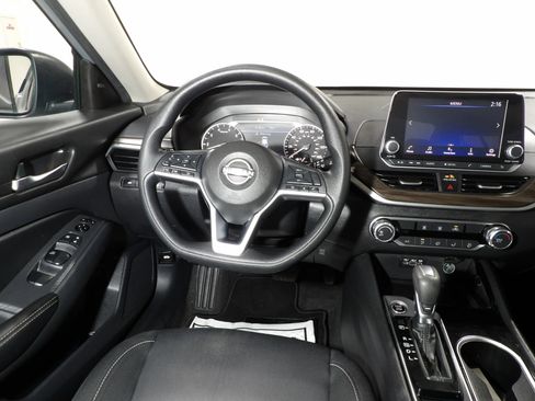 Used 2024 Nissan Altima 2.5 SV FWD image 13