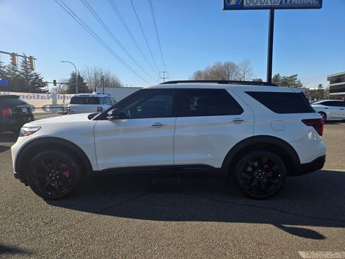 Used 2023 Ford Explorer ST w/ Equipment Group 401A image 8