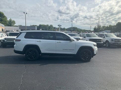 Used 2022 Jeep Grand Cherokee L Limited w/ Black Appearance Package RWD image 4