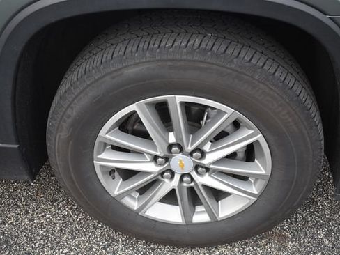 Used 2023 Chevrolet Traverse LT FWD image 11