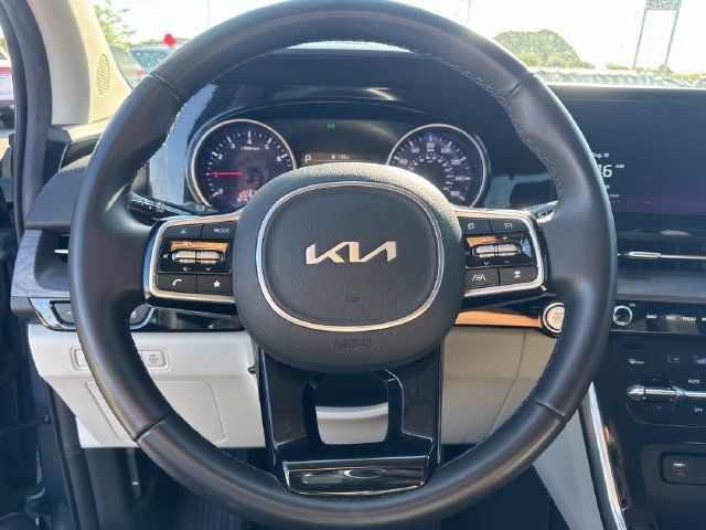 Used 2024 Kia Carnival EX FWD image 24