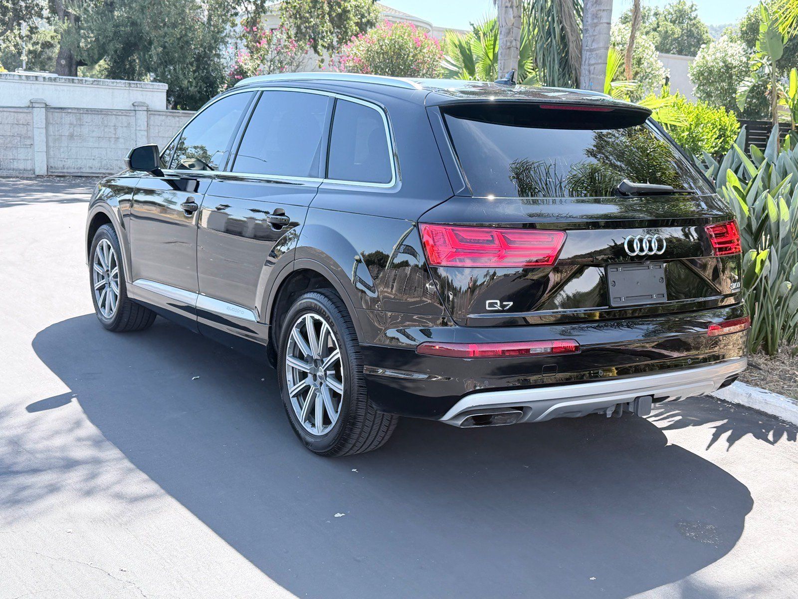 Used 2017 Audi Q7 3.0T Premium Plus w/ Premium Plus Package AWD/4WD image 3