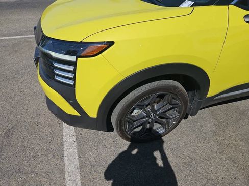 Used 2025 Nissan Kicks SR AWD/4WD image 3