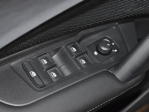 New 2026 Volkswagen Tiguan SE image 4