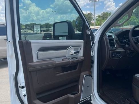 New 2026 RAM 3500 Laramie AWD/4WD image 18