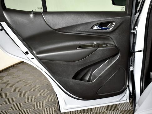 Used 2022 Chevrolet Equinox LT w/ Driver Convenience Package image 44